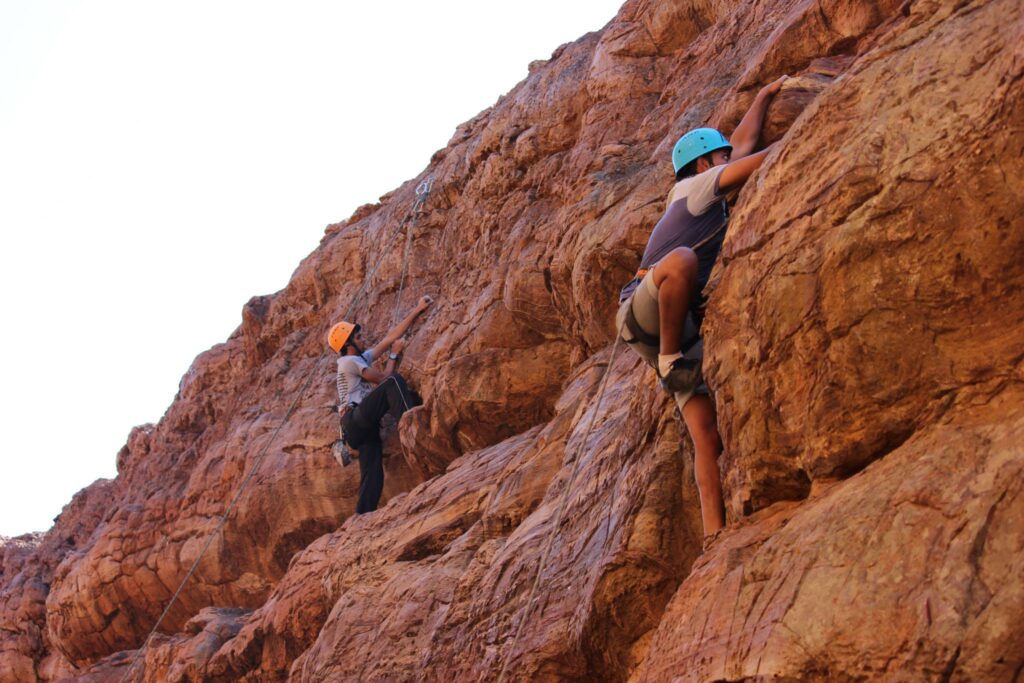 What is the rock climbing? how to do rock climbing